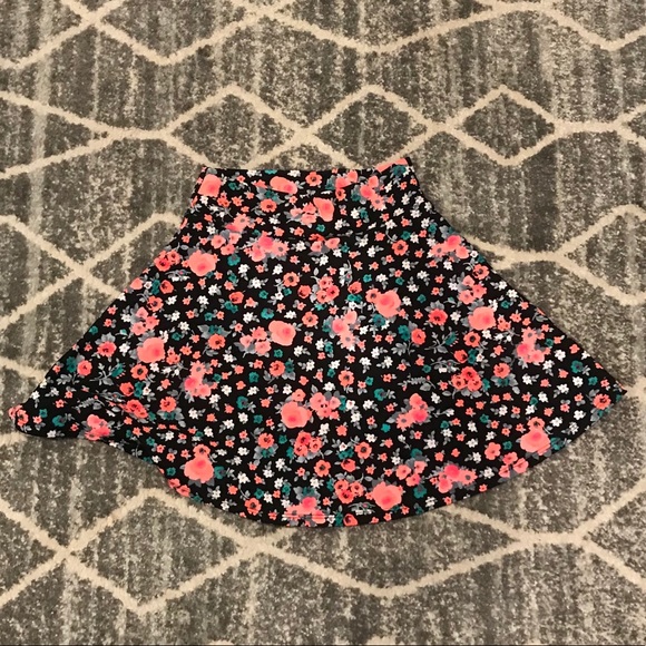 Charlotte Russe Dresses & Skirts - Charlotte Russe floral high waisted skirt